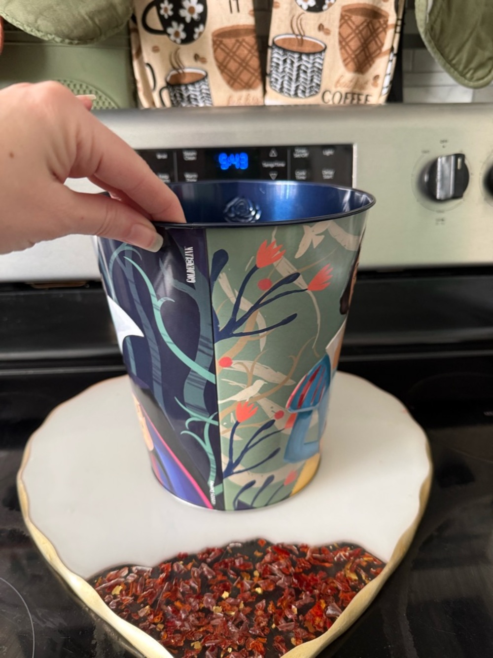 Disney Snow White Floral Popcorn Tin in Green, Black & Red - Picture 3 of 6